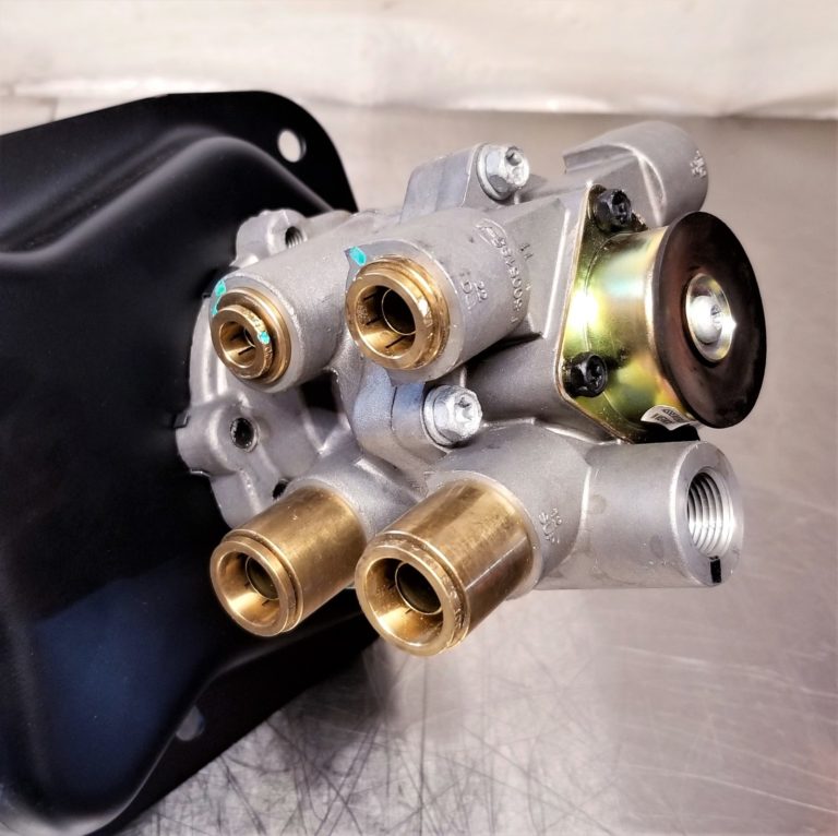 Bendix E8P Air Brake Foot Valve NEW GENUINE 5006960 EKG DIESEL