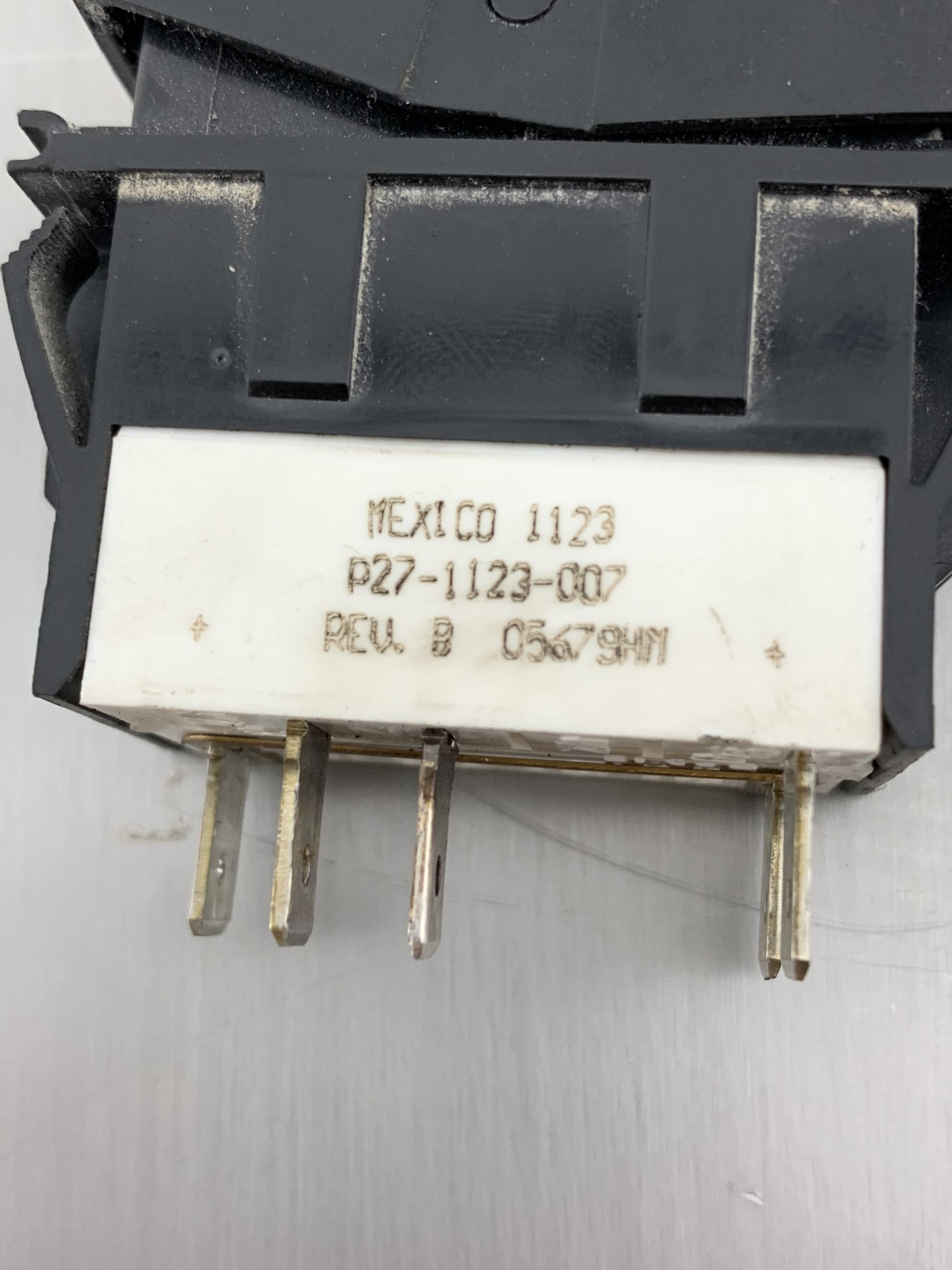 thumbnail image 2 of Genuine PACCAR OEM Kenworth Spare Rocker Switch – P/N P27-1123-007, Brand New 2 of 5