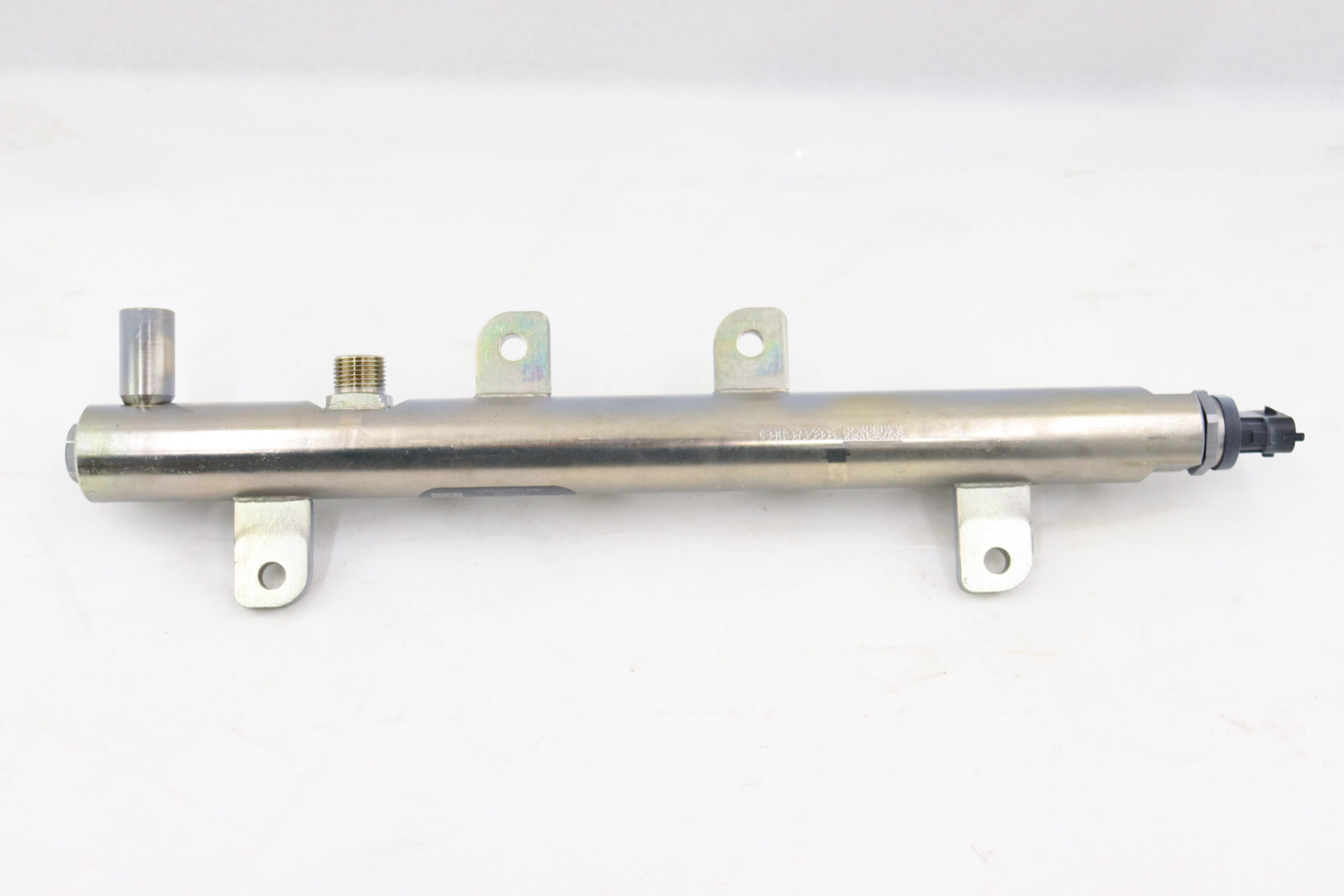Cummins Fuel manifold 4937282 - Image 2